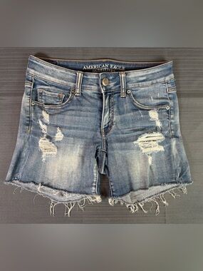 American Eagle Midi Shorts Womens 4 Distressed Raw Hem Light Wash Denim Shorts